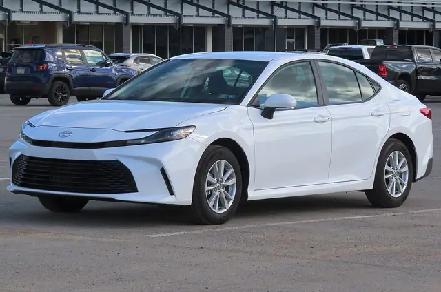Toyota Camry LE de 2025