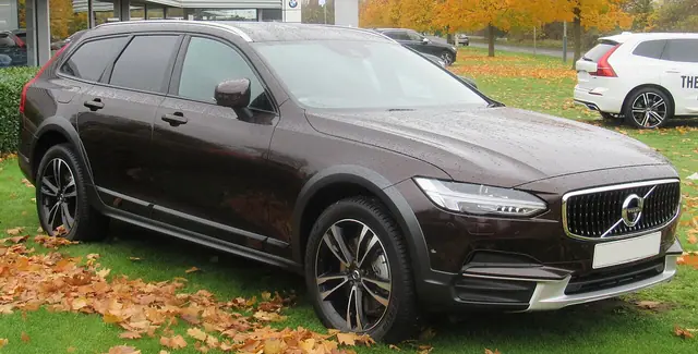 Volvo V90CC, carrosserie 2017–2026
